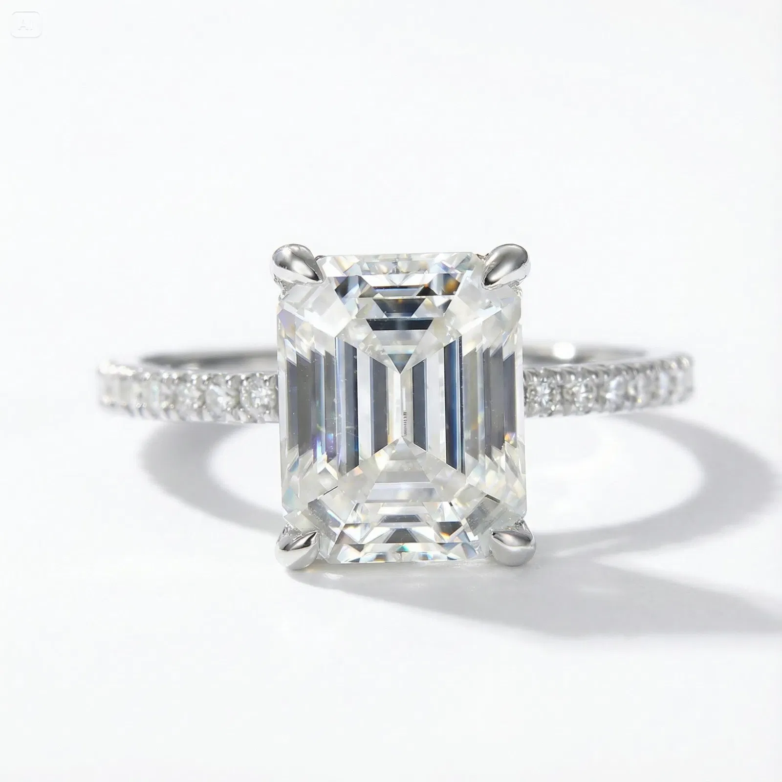 Lumière Royale Emerald Ring view 2