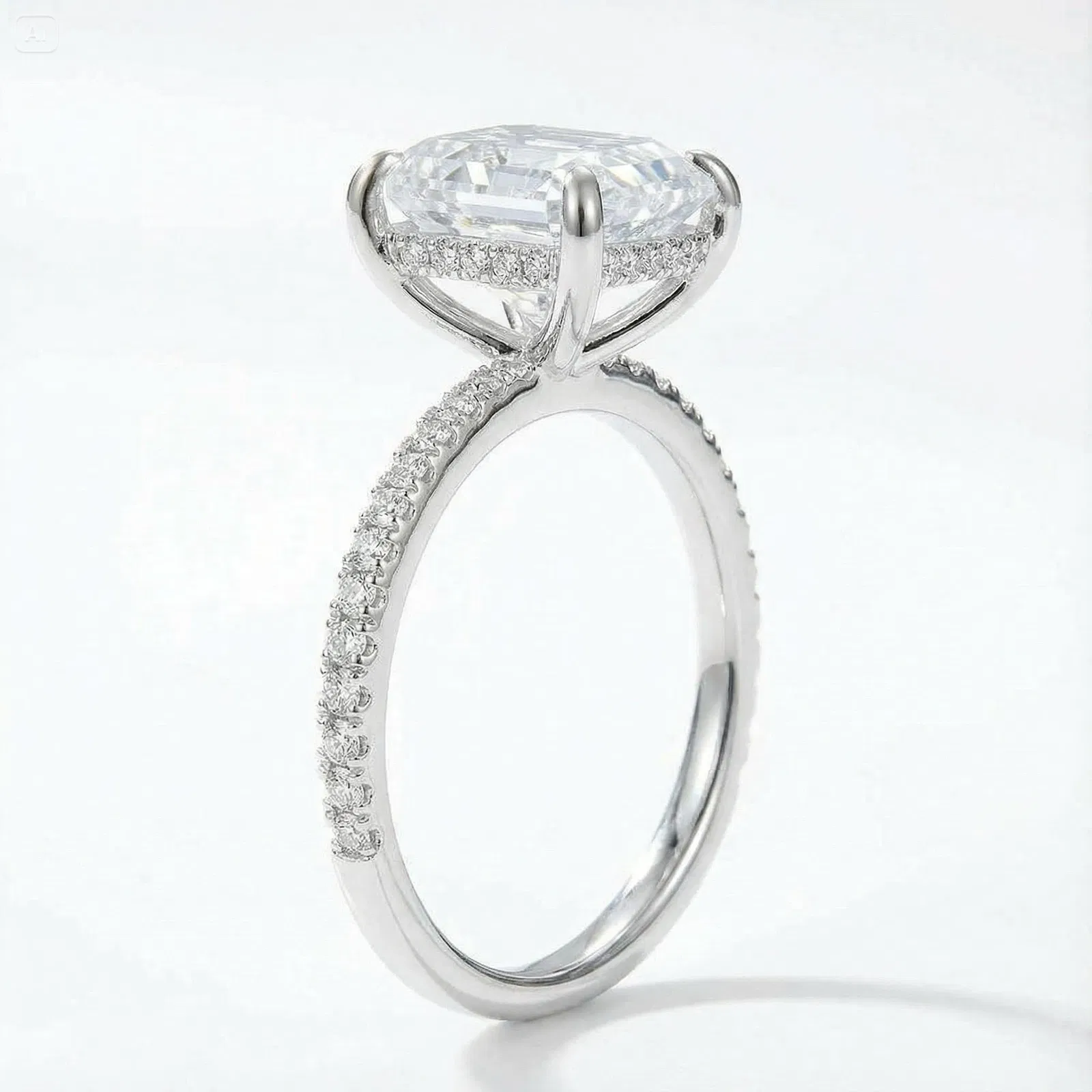 Lumière Royale Emerald Ring view 4