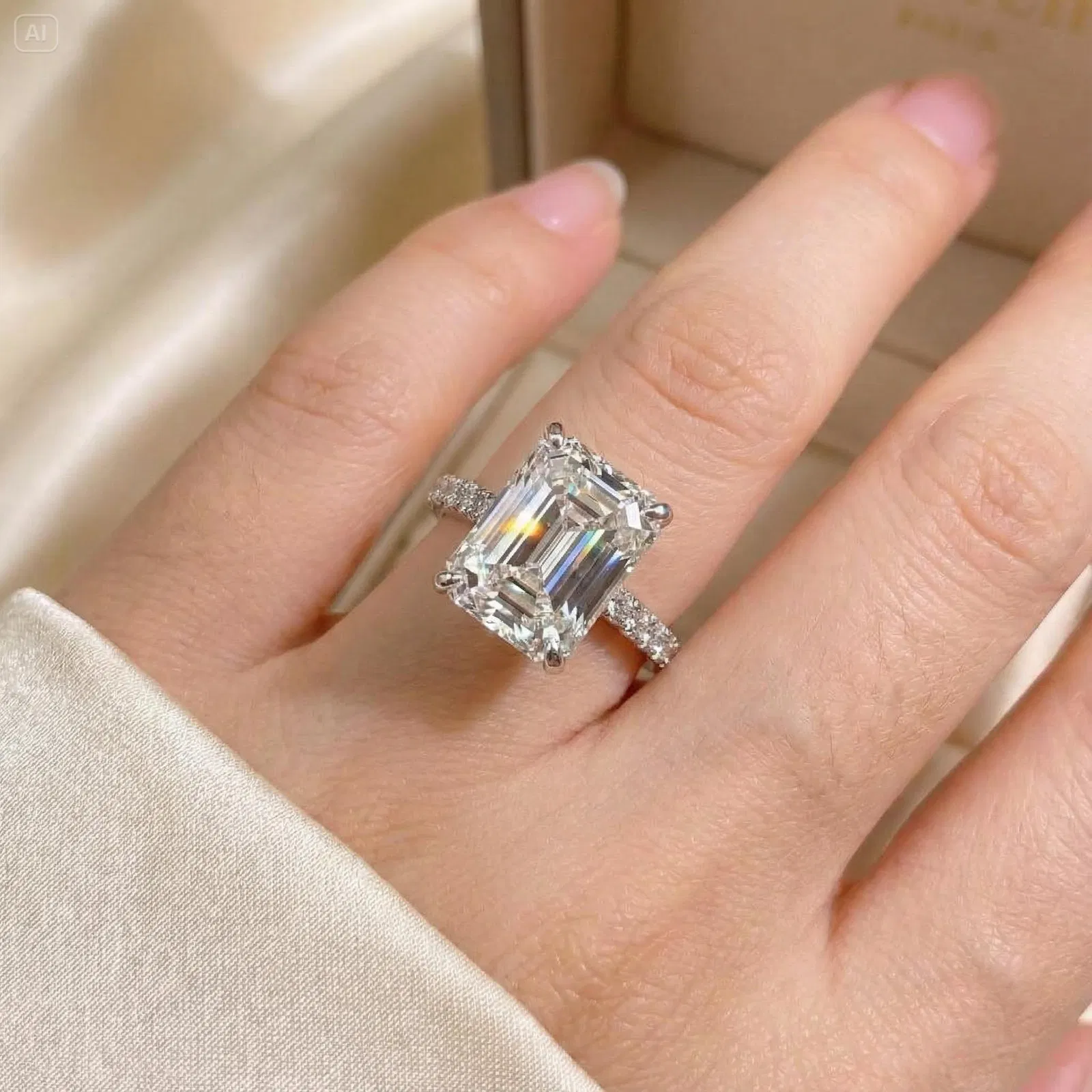 Lumière Royale Emerald Ring view 7