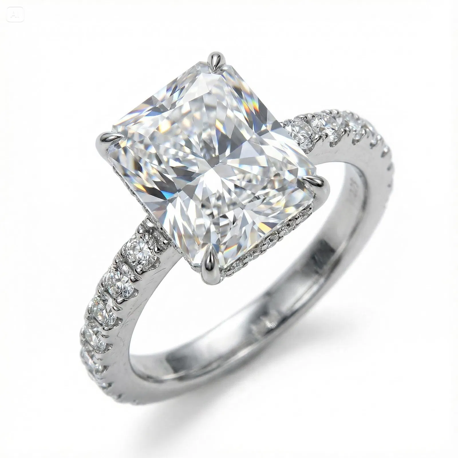 Lumière Royale Emerald Ring view 11